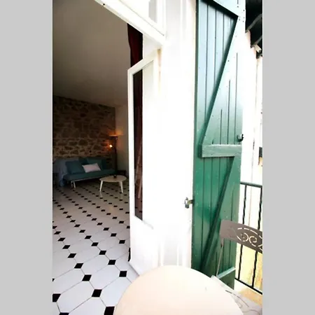 Апартаменты Cote Des Basques & Halles A Pied - Studio 2 A 4p. *